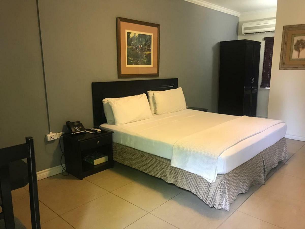 Palms Hotel Trinidad Arouca Экстерьер фото